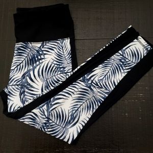 Xersion 7/8 Palm Print leggings